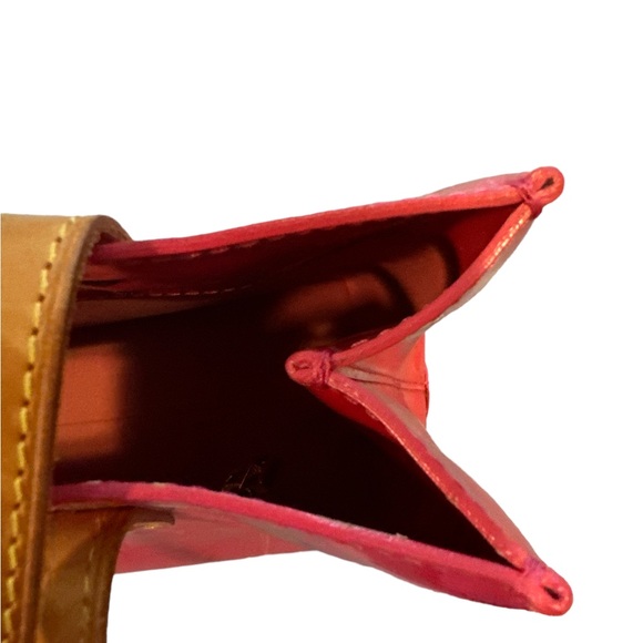 Louis Vuitton Bags Monogram Vernis is a very beautiful red/orange color - Picture 9 of 11